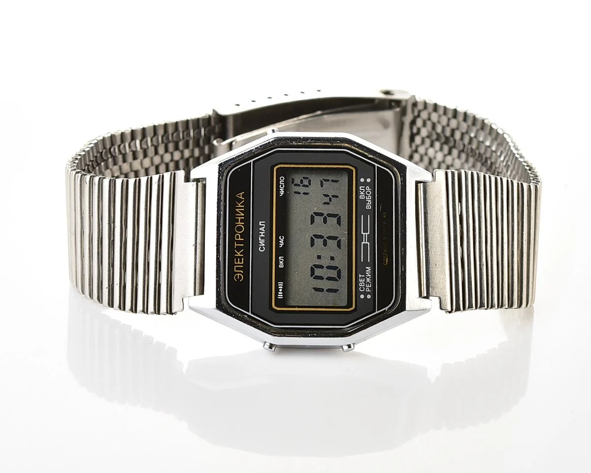 Digital vintage USSR wristwatch Electronika-52 with vintage stainless steel bracelet