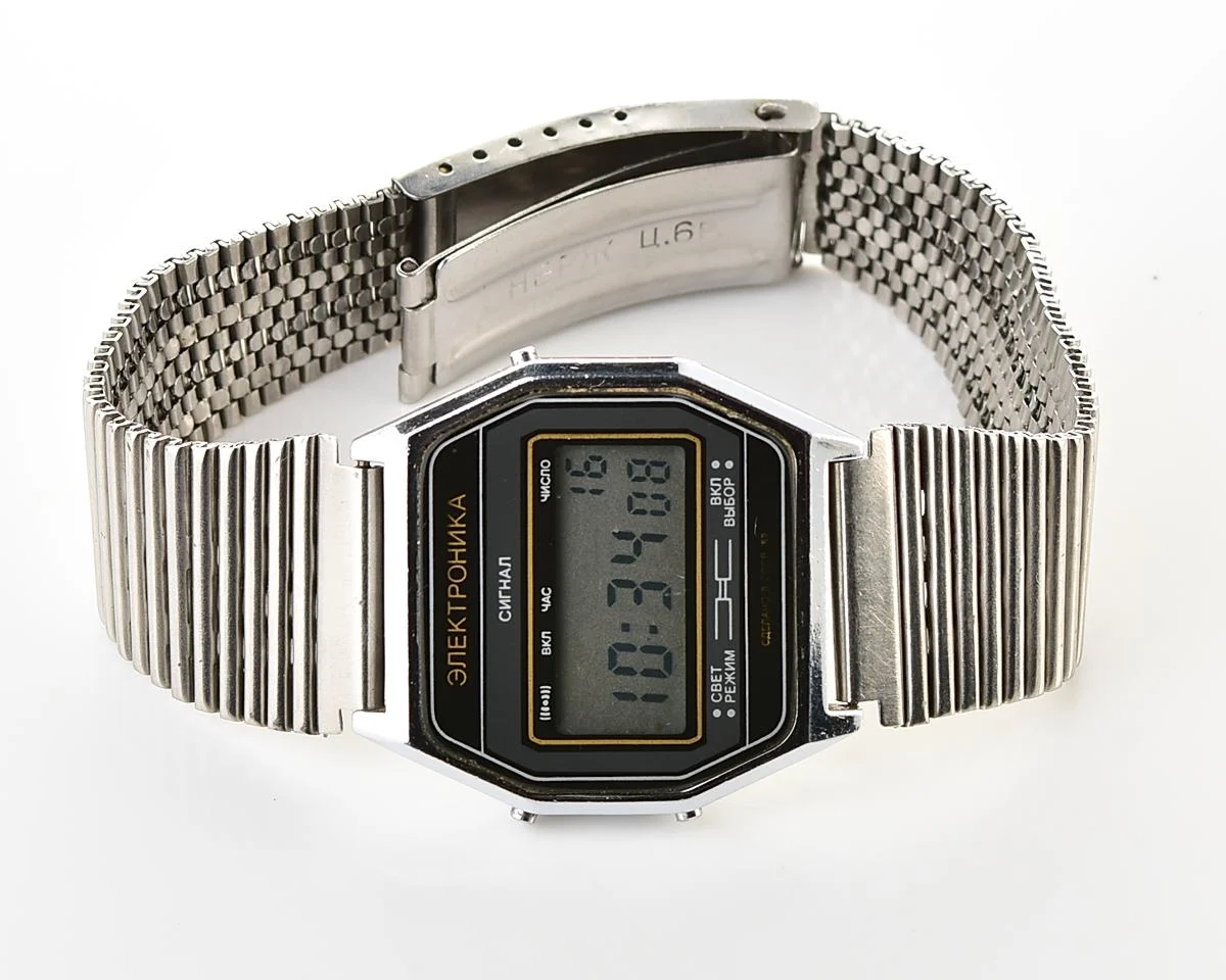 Digital vintage USSR wristwatch Electronika-52 with vintage stainless steel bracelet