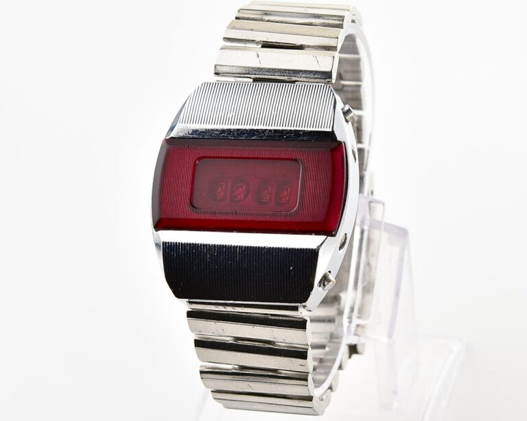 First RED LED Digital Vintage USSR Wrist Watch Electronika E-1 Pulsar!
