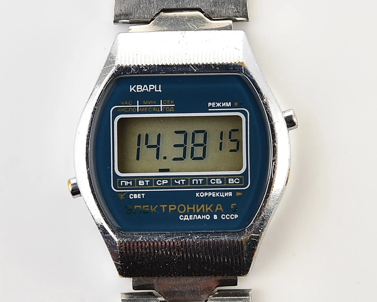 Digital vintage USSR wristwatch Electronika-5 with stainless steel bracelet