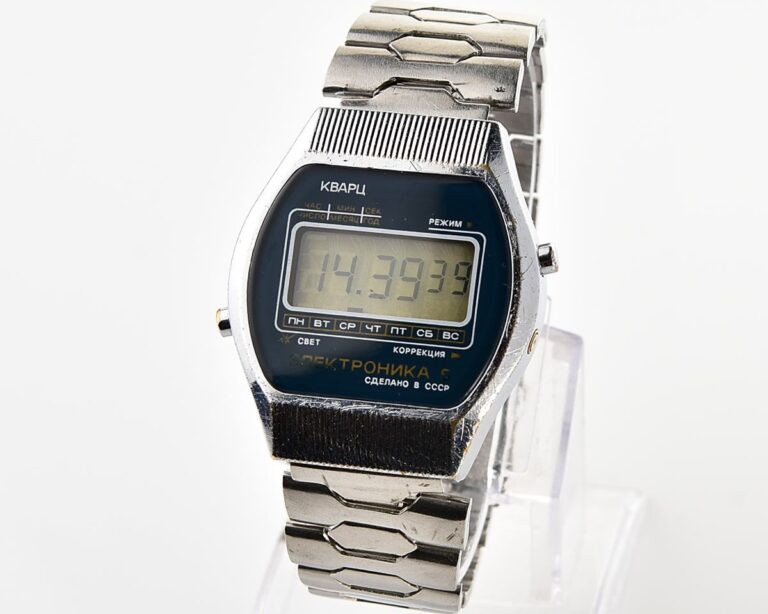 Digital vintage USSR wristwatch Electronika-5 with stainless steel bracelet