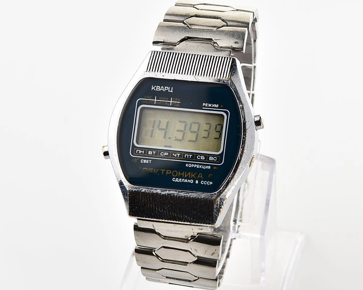 Digital vintage USSR wristwatch Electronika-5 with stainless steel bracelet