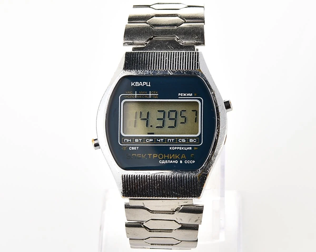 Digital vintage USSR wristwatch Electronika-5 with stainless steel bracelet