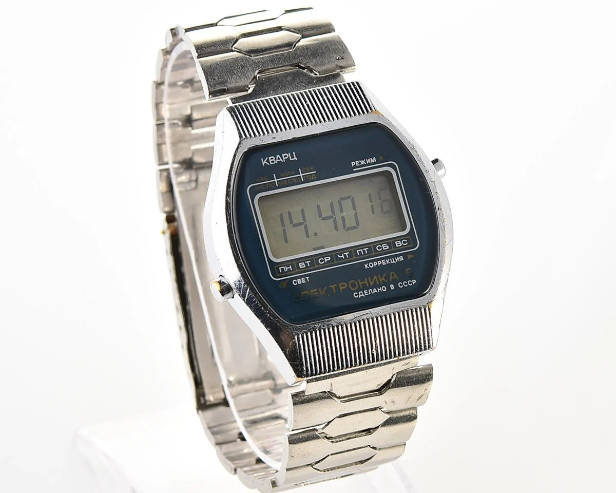 Digital vintage USSR wristwatch Electronika-5 with stainless steel bracelet