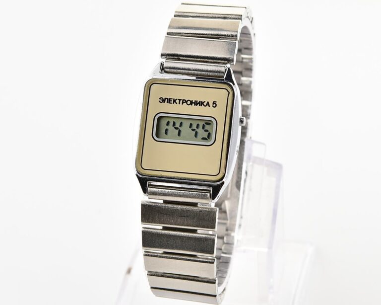 Digital vintage USSR wristwatch Electronika with stainless steel bracelet for ladies