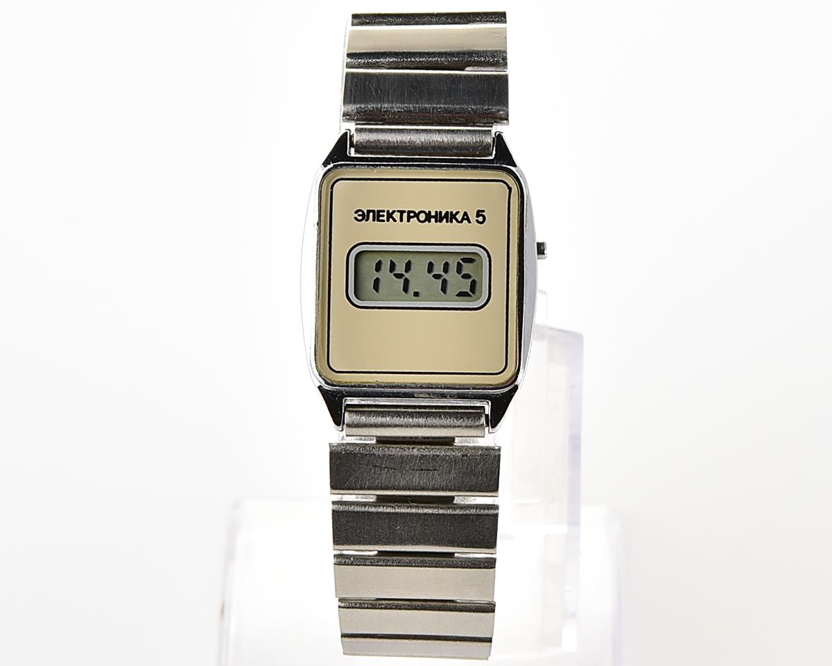 Digital vintage USSR wristwatch Electronika with stainless steel bracelet for ladies