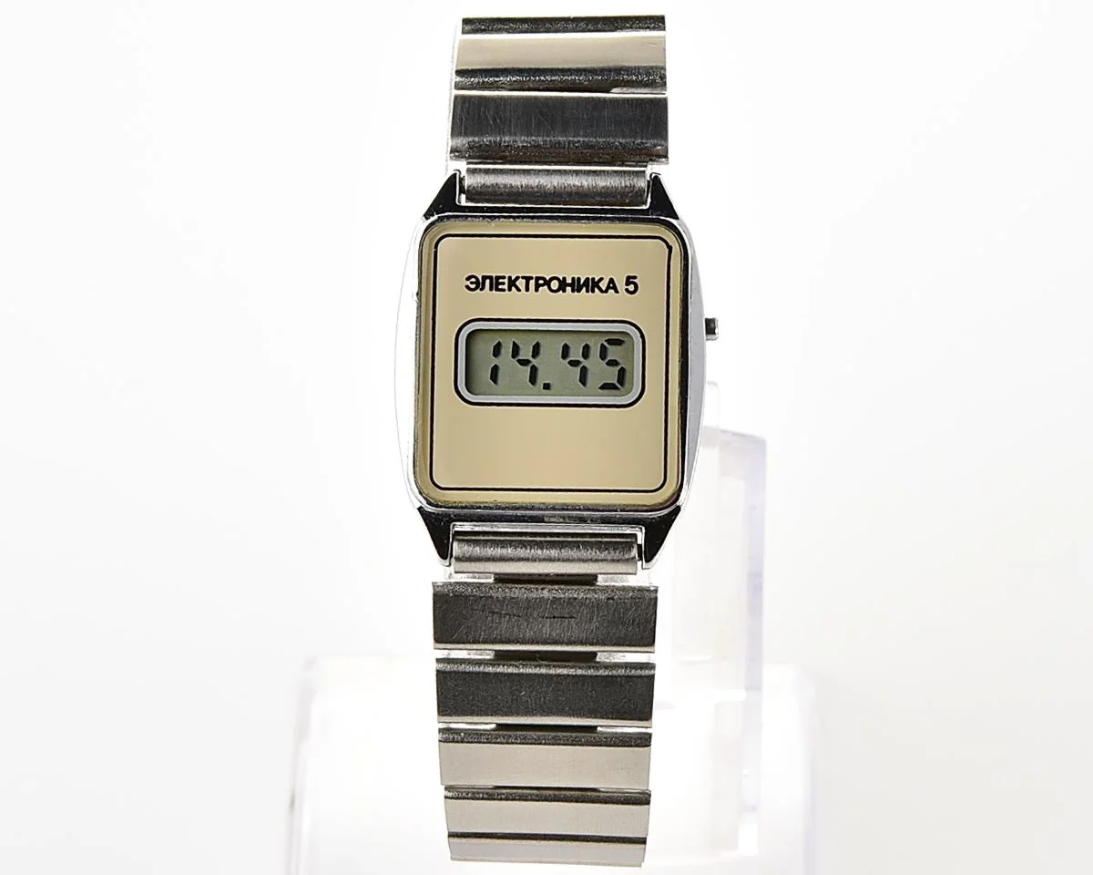 Digital vintage USSR wristwatch Electronika with stainless steel bracelet for ladies