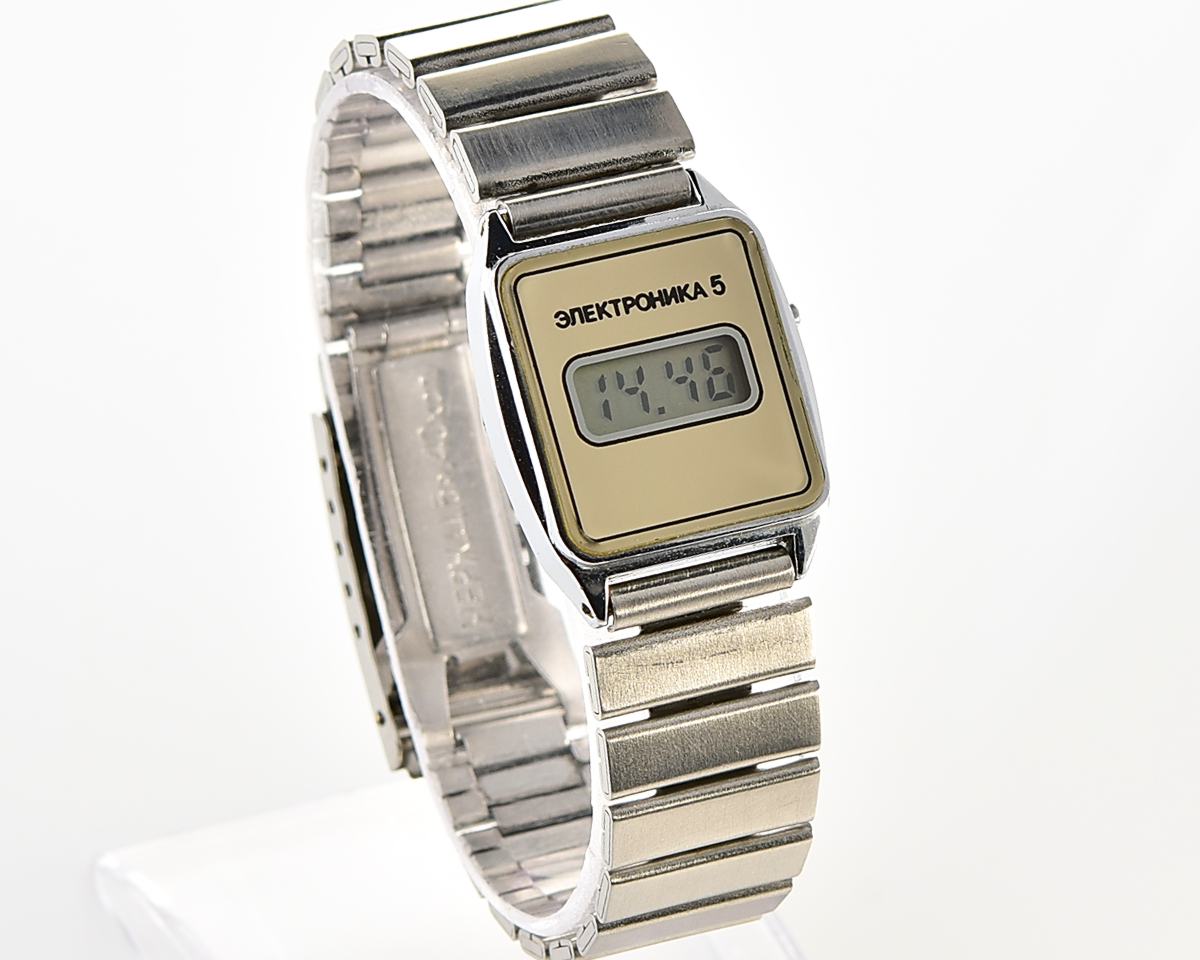 Digital vintage USSR wristwatch Electronika with stainless steel bracelet for ladies