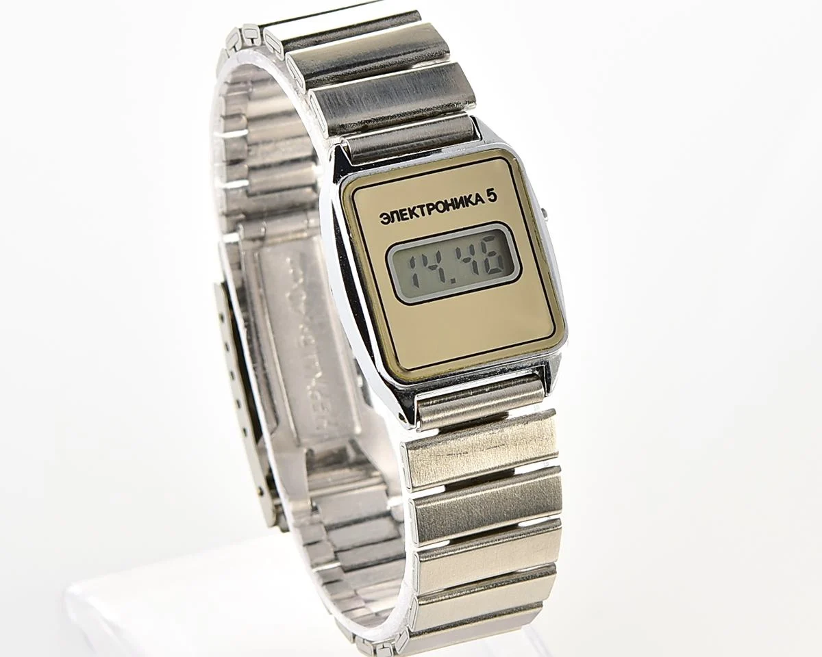 Digital vintage USSR wristwatch Electronika with stainless steel bracelet for ladies