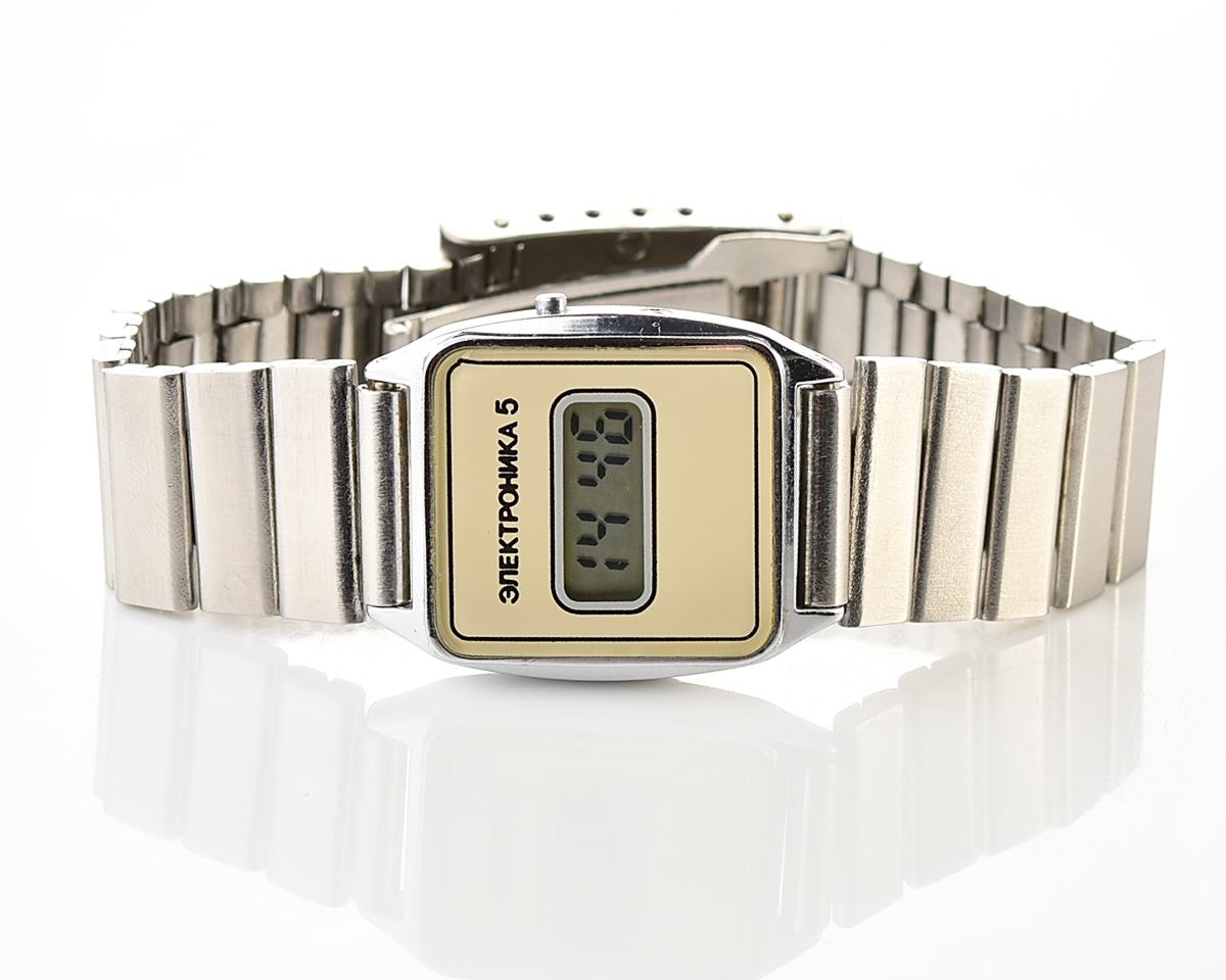 Digital vintage USSR wristwatch Electronika with stainless steel bracelet for ladies