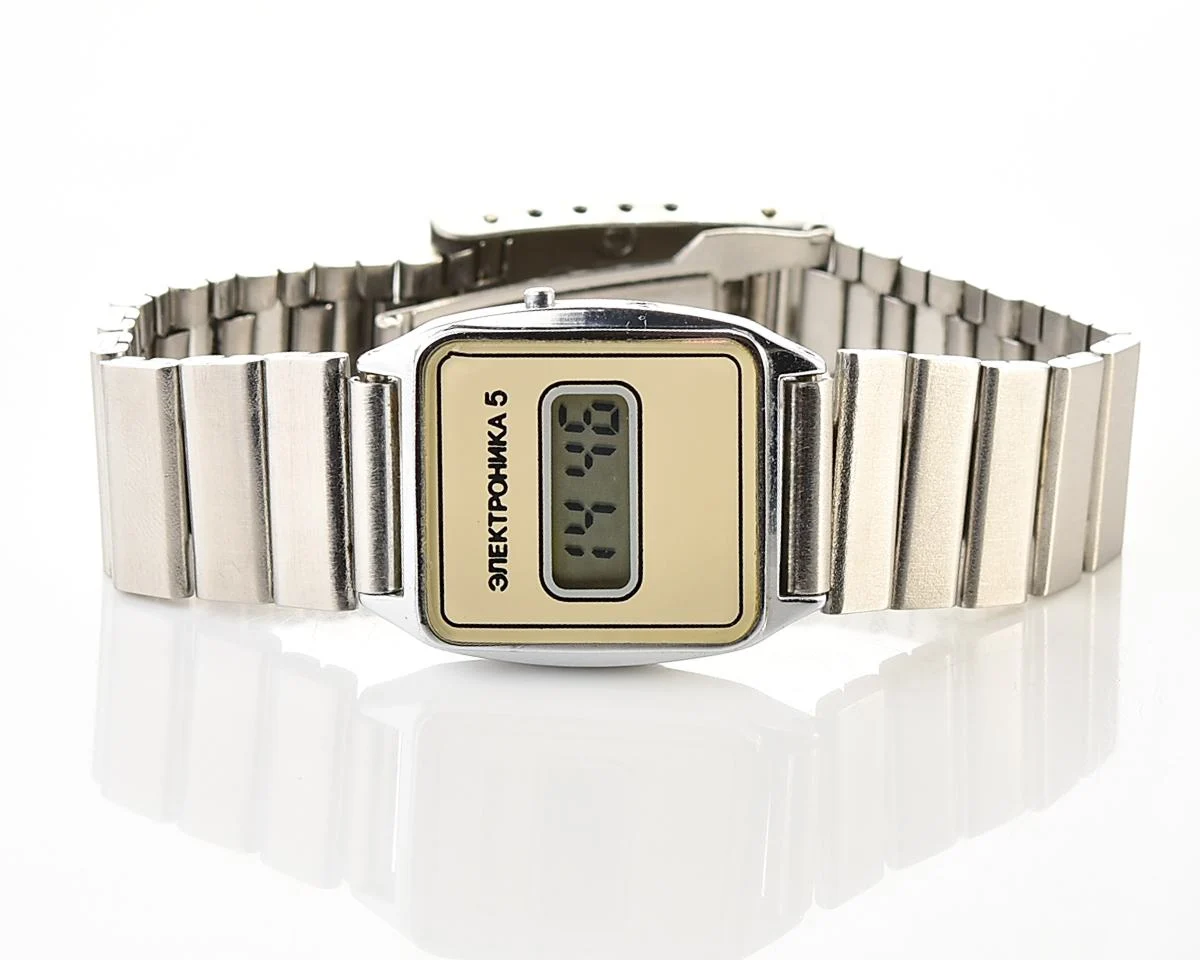 Digital vintage USSR wristwatch Electronika with stainless steel bracelet for ladies