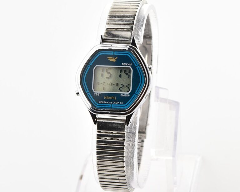 Digital vintage USSR wristwatch Electronika-51 with stainless steel bracelet for ladies