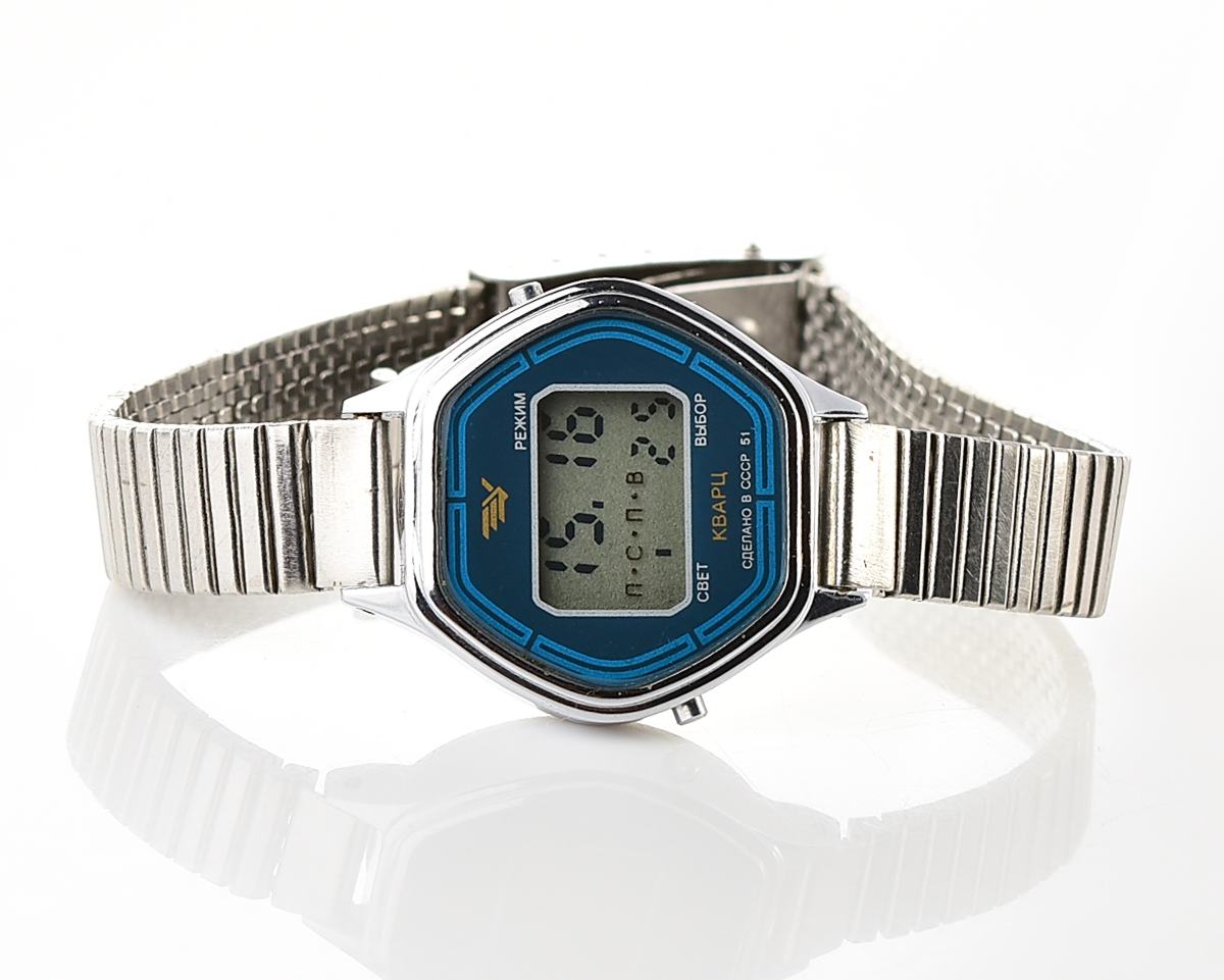 Digital vintage USSR wristwatch Electronika-51 with stainless steel bracelet for ladies