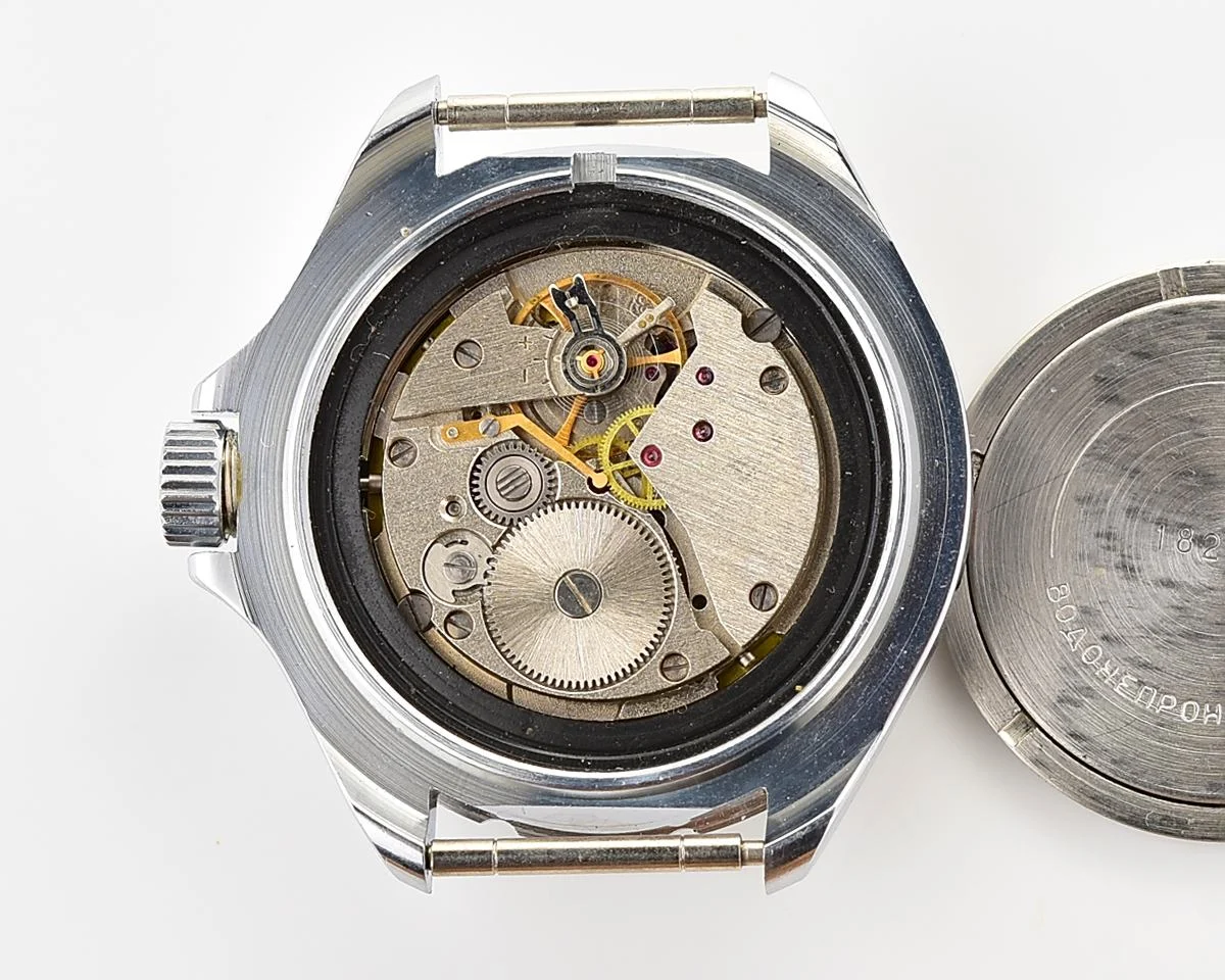 TIME CAPSULE: Vostok Komandirskie Tank mechanical watch – New Old Stock (NOS)!