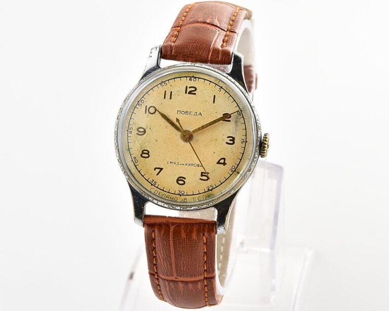 Vintage soviet POBEDA wristwatch with central second hand