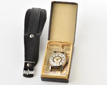 Rare! Vintage Soviet mechanical watch Pobeda, complete with box and passport!