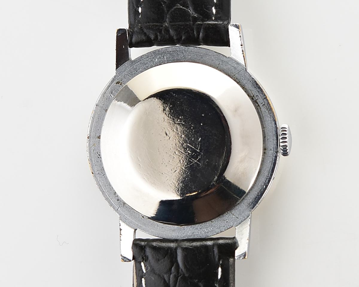 Vintage Pobeda soviet mechanical wristwatch with stylish minimalistic dial & central second hand