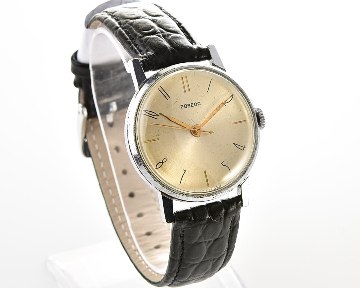 Vintage Pobeda soviet mechanical wristwatch with stylish minimalistic dial & central second hand