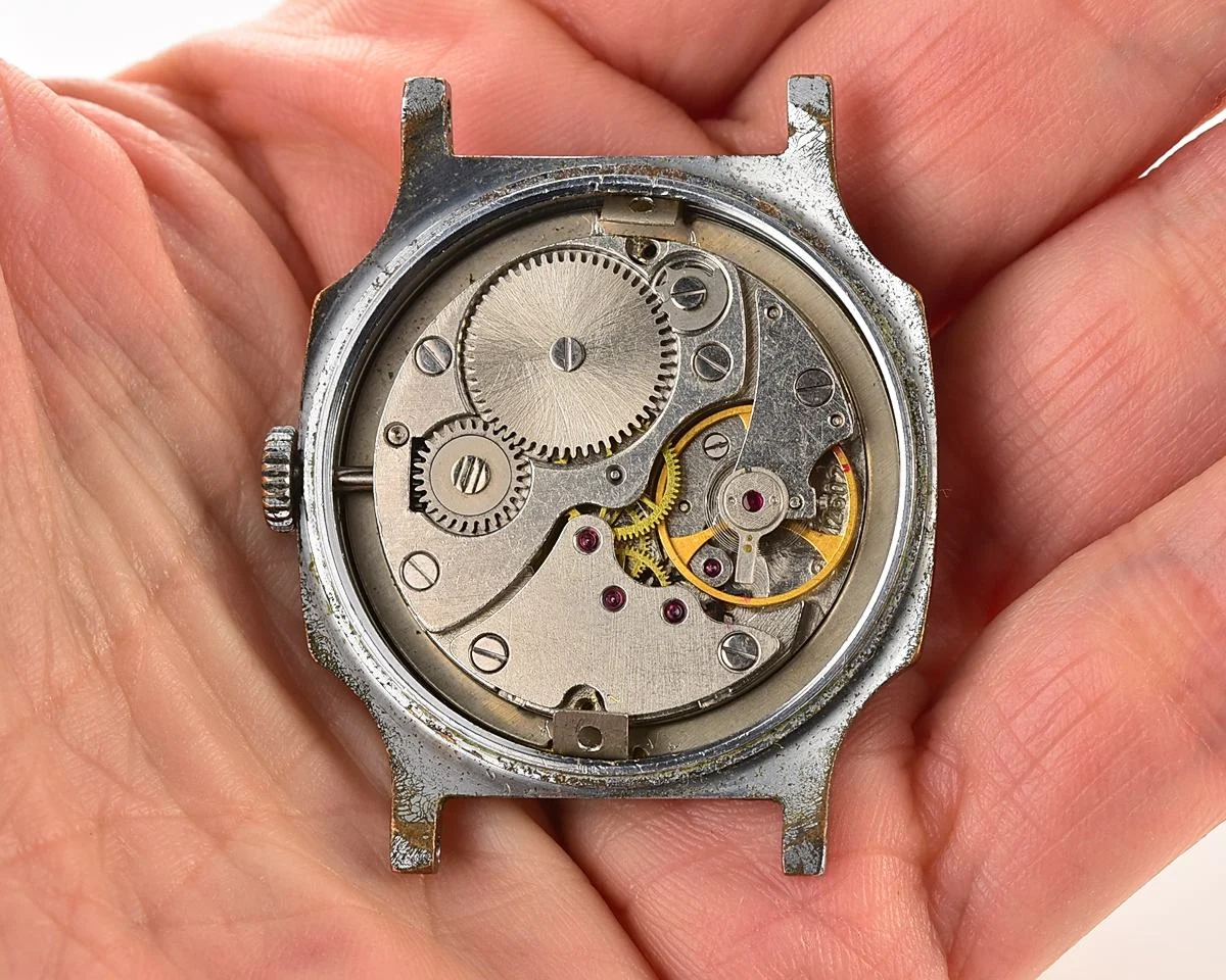Vintage Pobeda mechanical watch, ZiM factory – red sunburst dial with small seconds, from the 1990s - Image 13