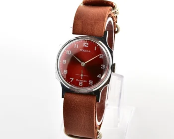 Vintage Pobeda mechanical watch, ZiM factory – red sunburst dial with small seconds, from the 1990s