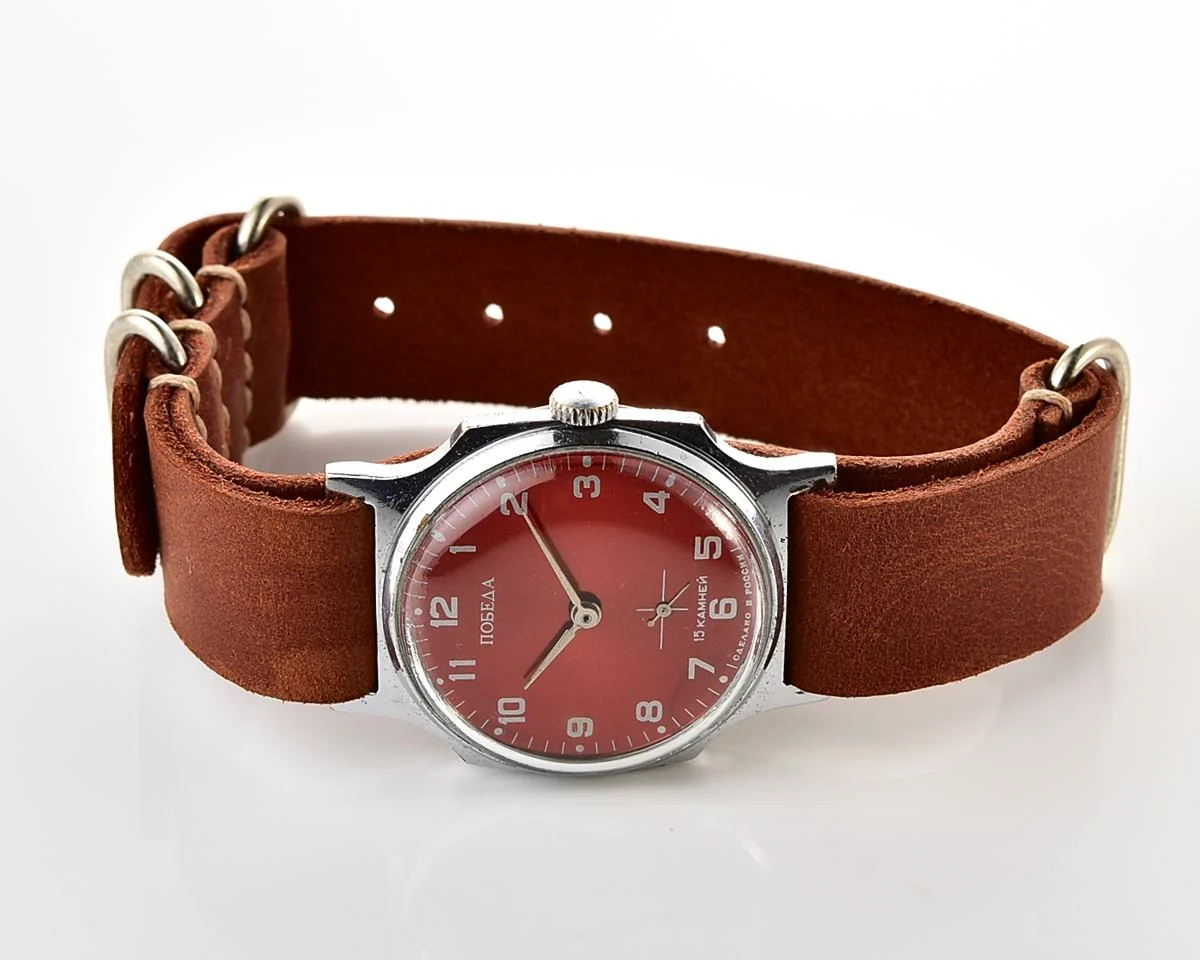Vintage Pobeda mechanical watch, ZiM factory – red sunburst dial with small seconds, from the 1990s - Image 10