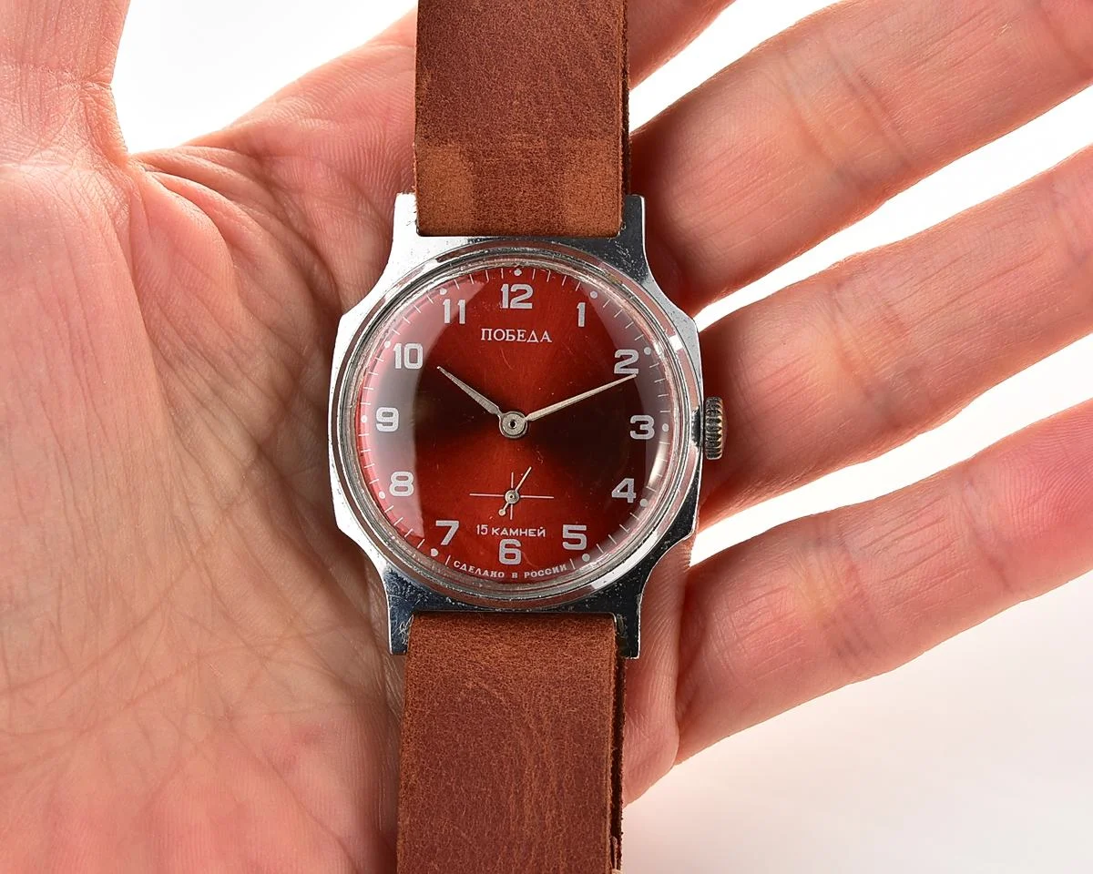 Vintage Pobeda mechanical watch, ZiM factory – red sunburst dial with small seconds, from the 1990s - Image 6
