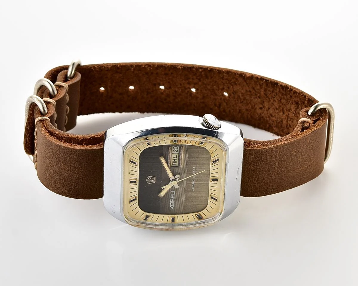 Large Soviet Poljot 3050 vintage wristwatch with quartz movement