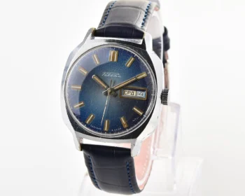 Soviet mechanical Raketa with automatic self-winding movement