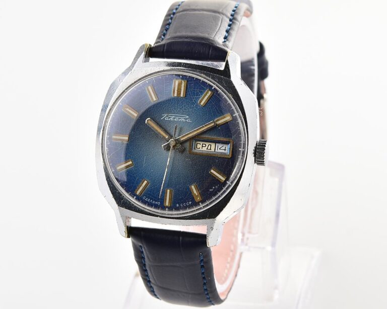 Soviet mechanical RAKETA with automatic self-winding movement