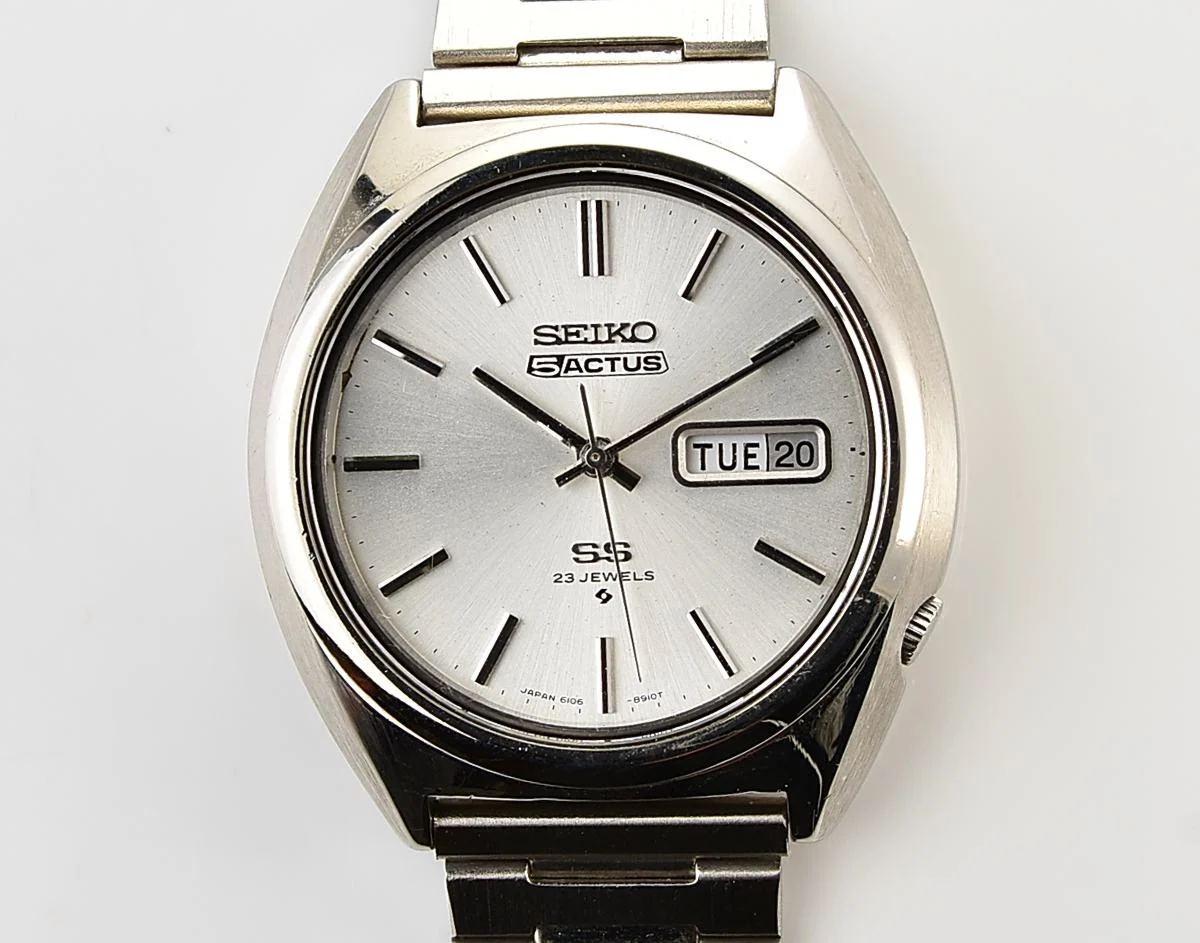 Vintage Seiko 5 Actus SS 23 jewel mechanical watch, from November 1974