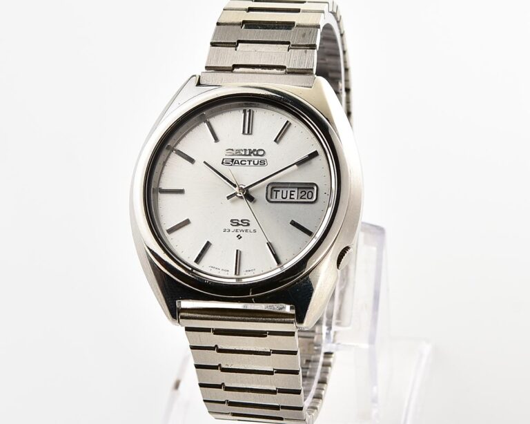 Vintage Seiko 5 Actus SS 23 jewel mechanical watch, from November 1974