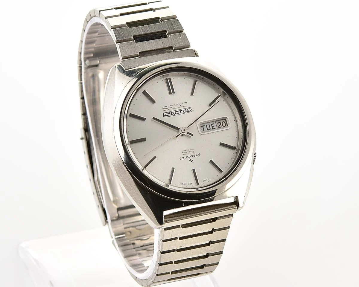 Vintage Seiko 5 Actus SS 23 jewel mechanical watch, from November 1974