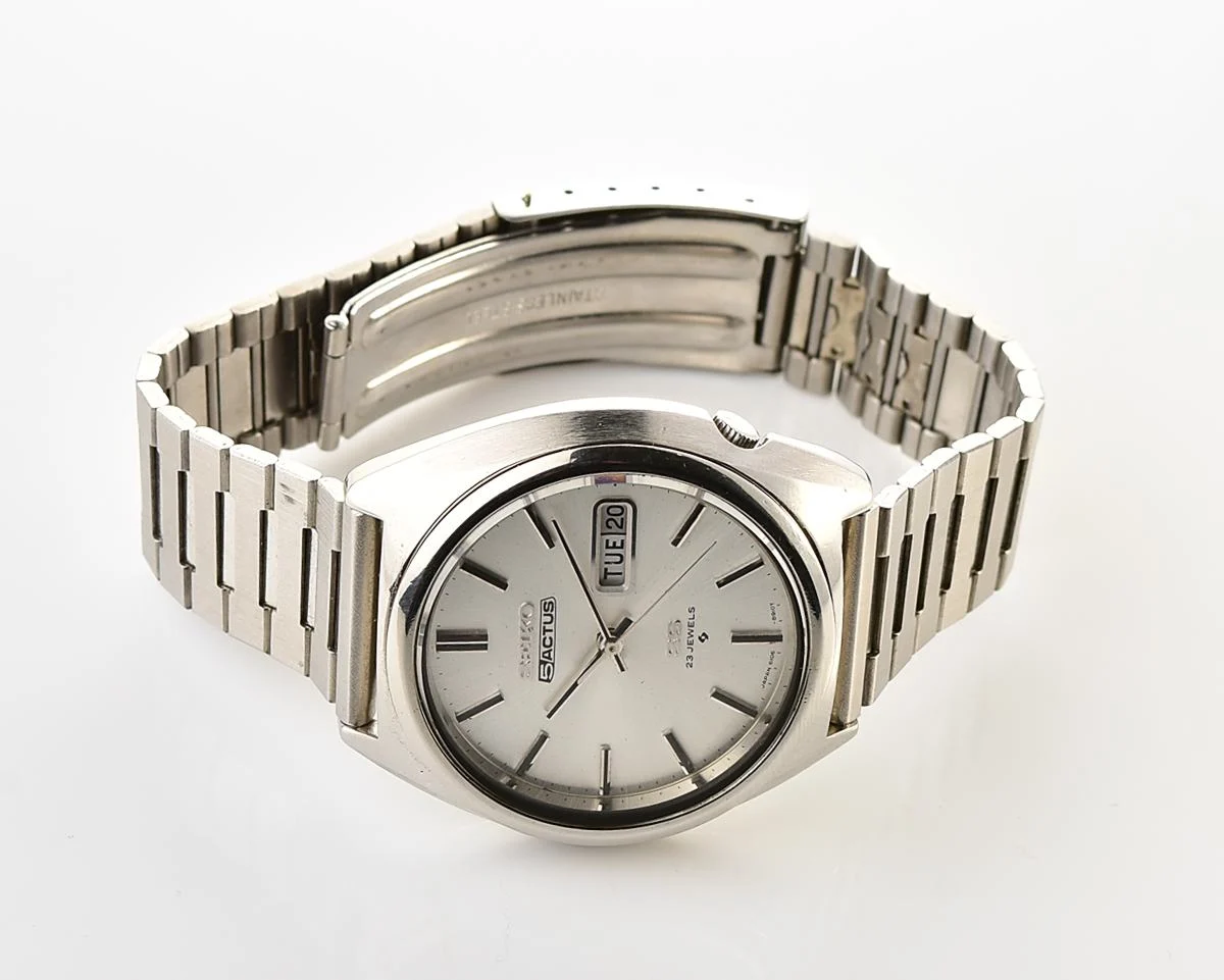 Vintage Seiko 5 Actus SS 23 jewel mechanical watch, from November 1974