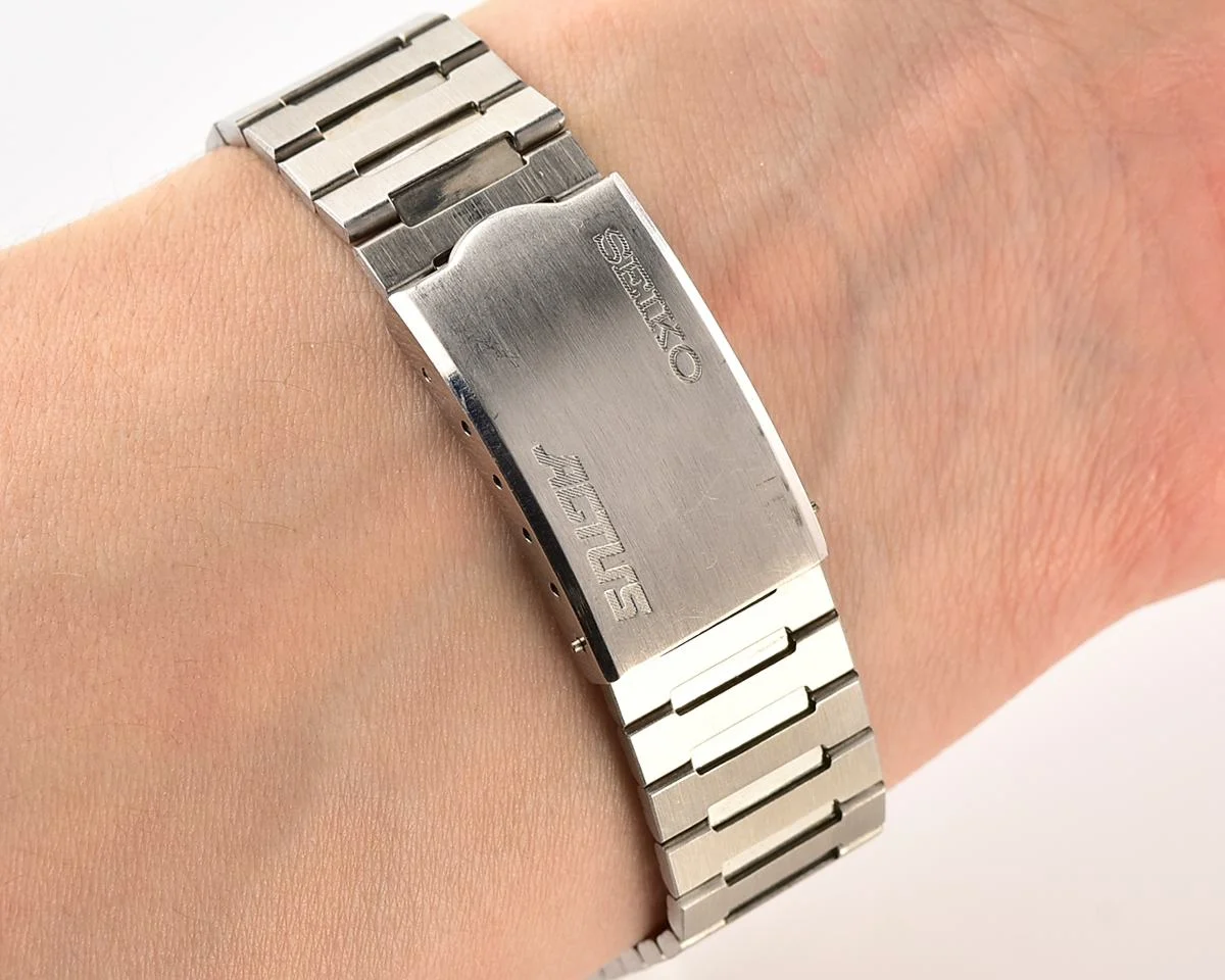 Vintage Seiko 5 Actus SS 23 jewel mechanical watch, from November 1974