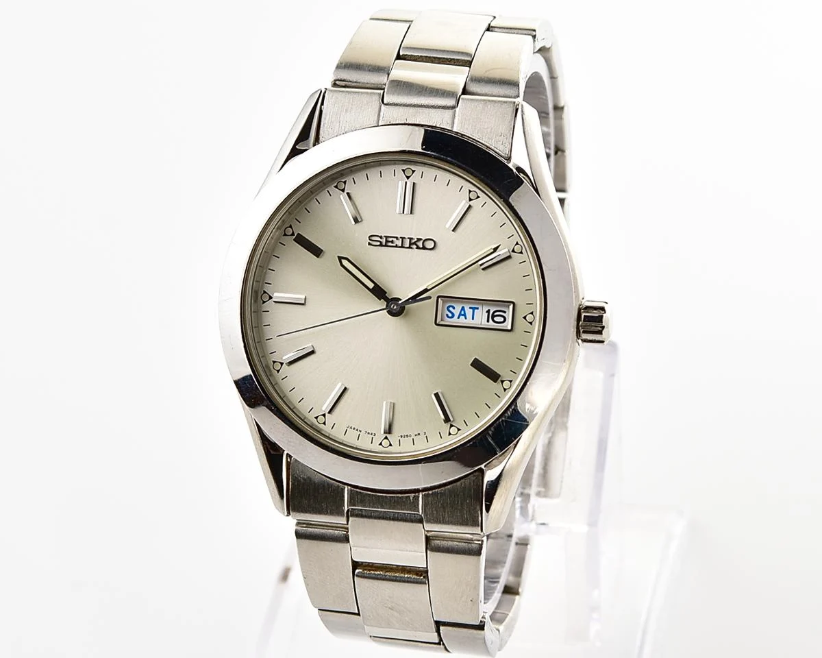 Seiko Spirit Day/Date Calendar quartz wristwatch from October 1996