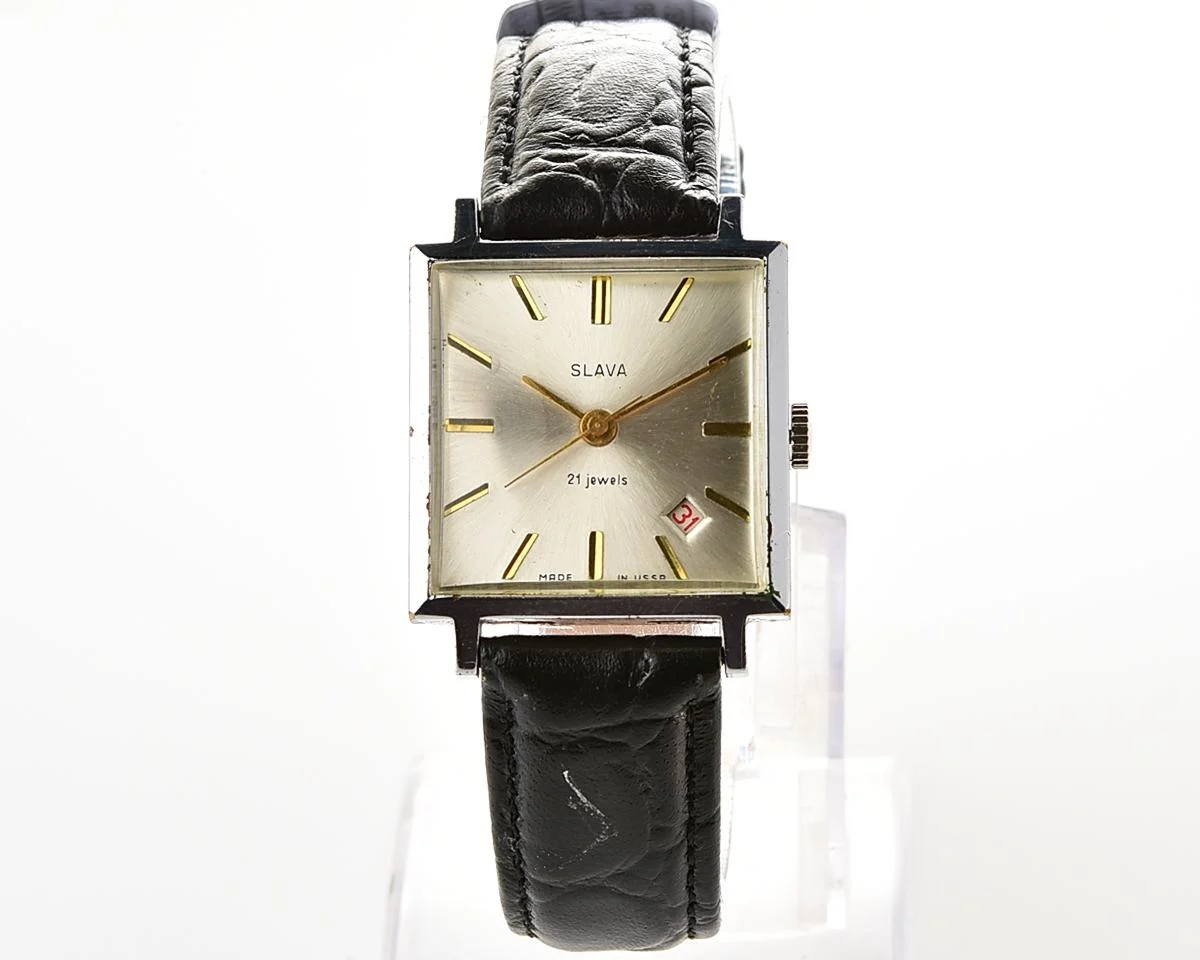 Square Slava Soviet mechanical watch with silver sunburst dial & date, 21 jewels, from the 1970s - Image 2