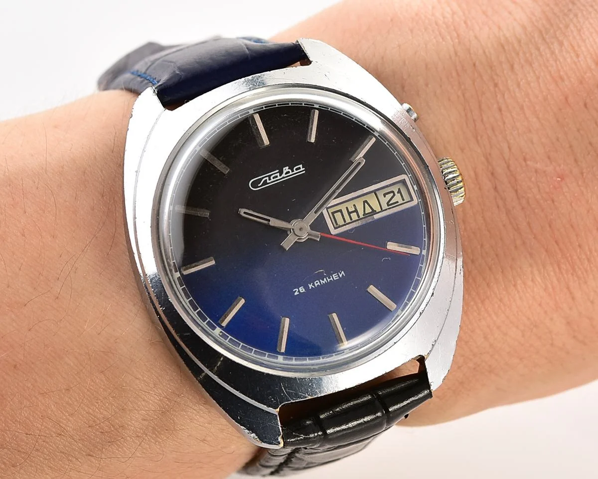 Slava vintage Soviet mechanical wristwatch + with two Nagata straps!