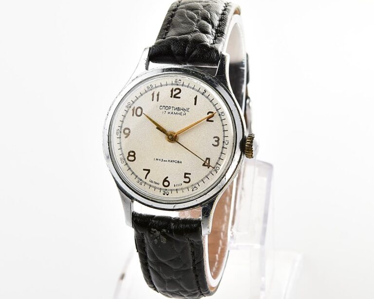 Vintage soviet SPORTIVNIE mechanical watch, from the 1st quarter of 1957