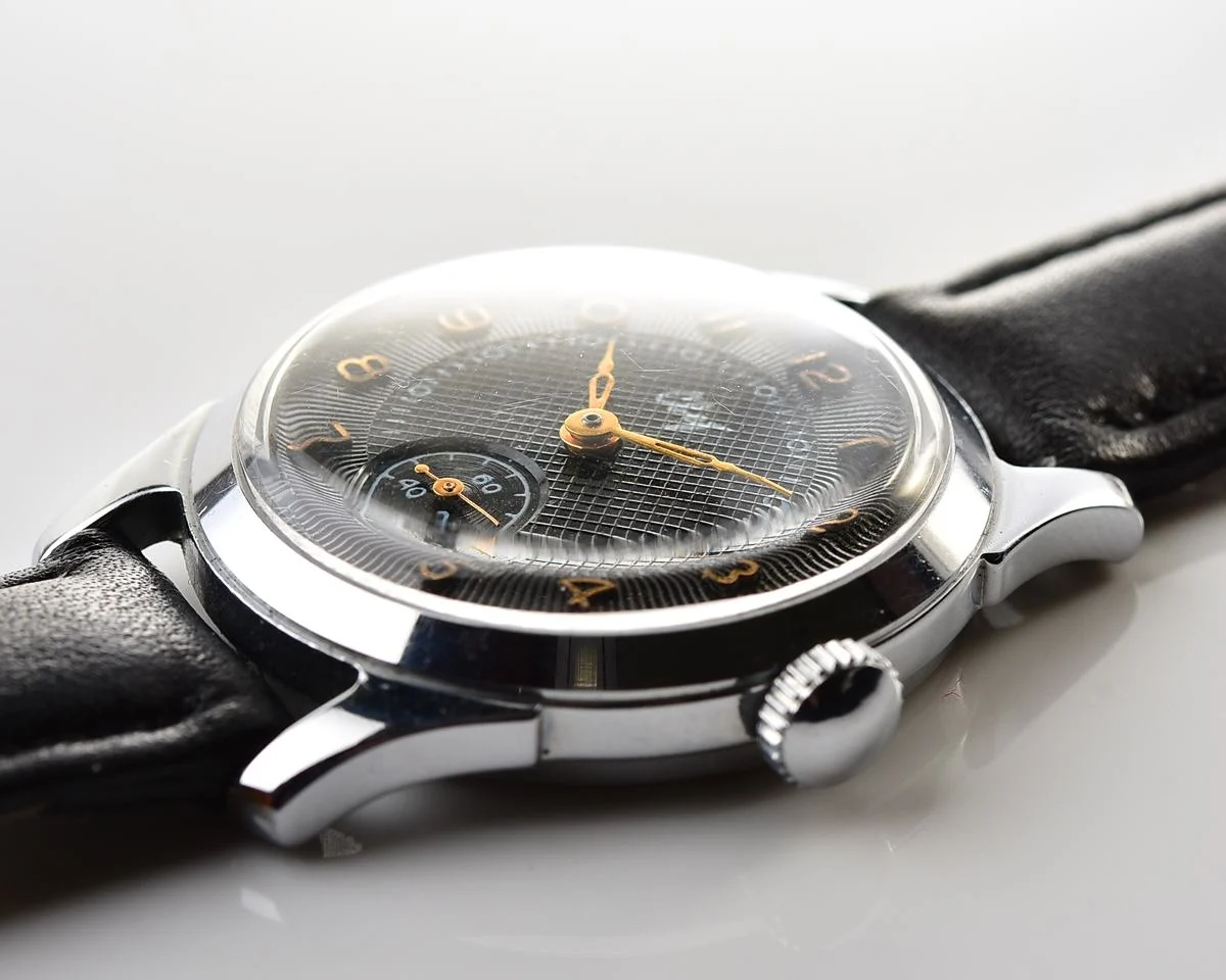 Excellent vintage Soviet Svet "Light" mechanical wristwatch