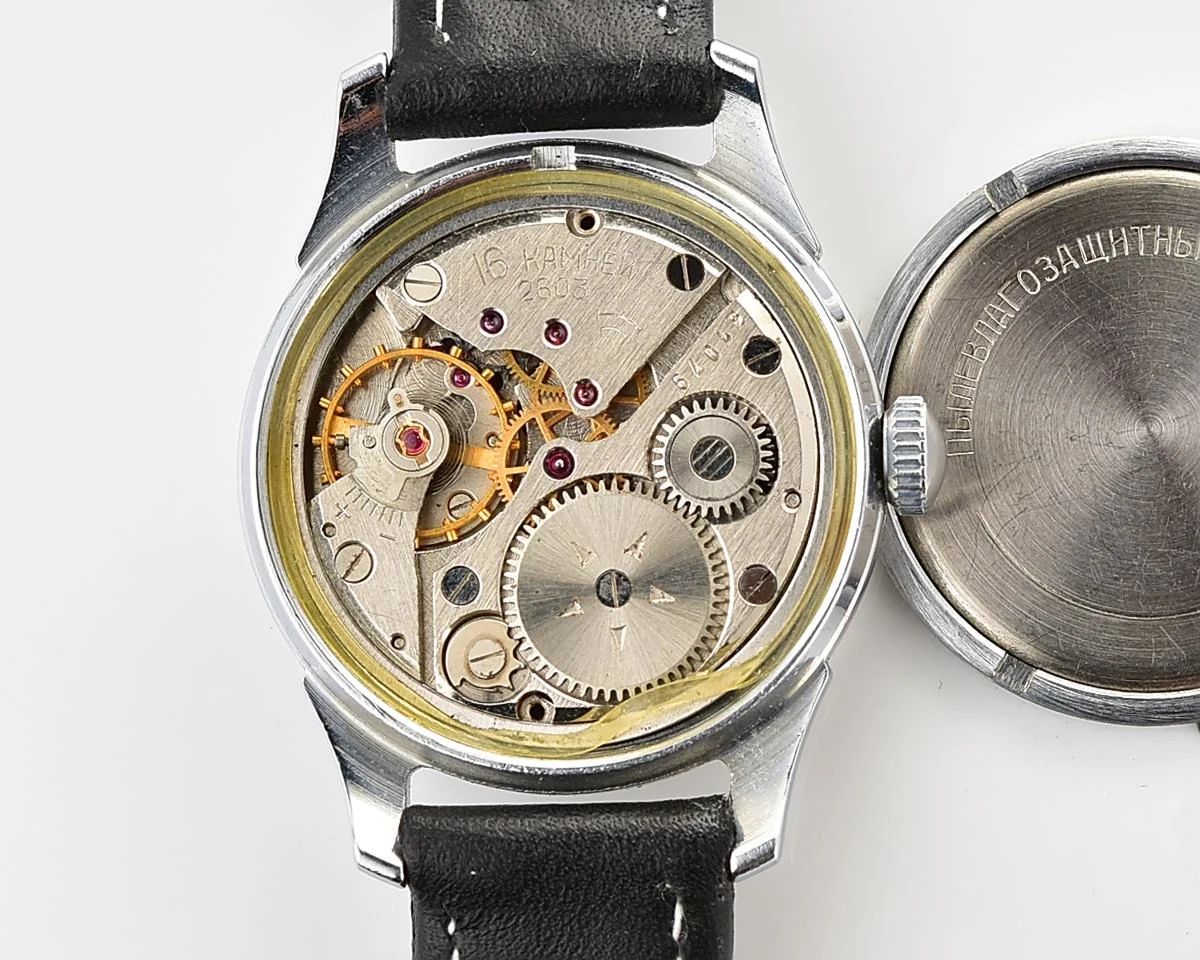 Excellent vintage Soviet Svet "Light" mechanical wristwatch