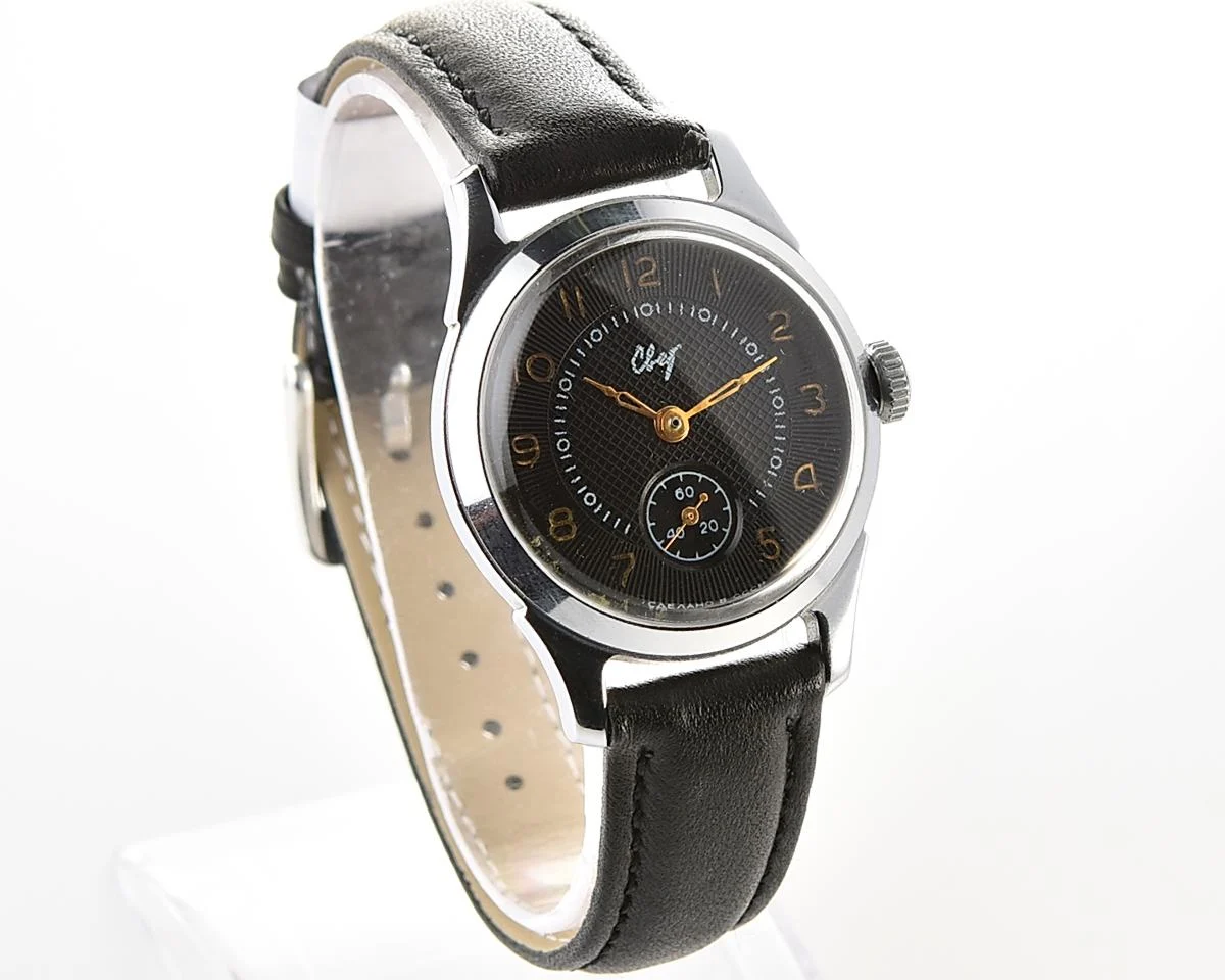 Excellent vintage Soviet Svet "Light" mechanical wristwatch
