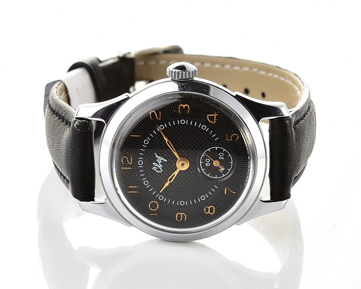 Excellent vintage Soviet Svet "Light" mechanical wristwatch