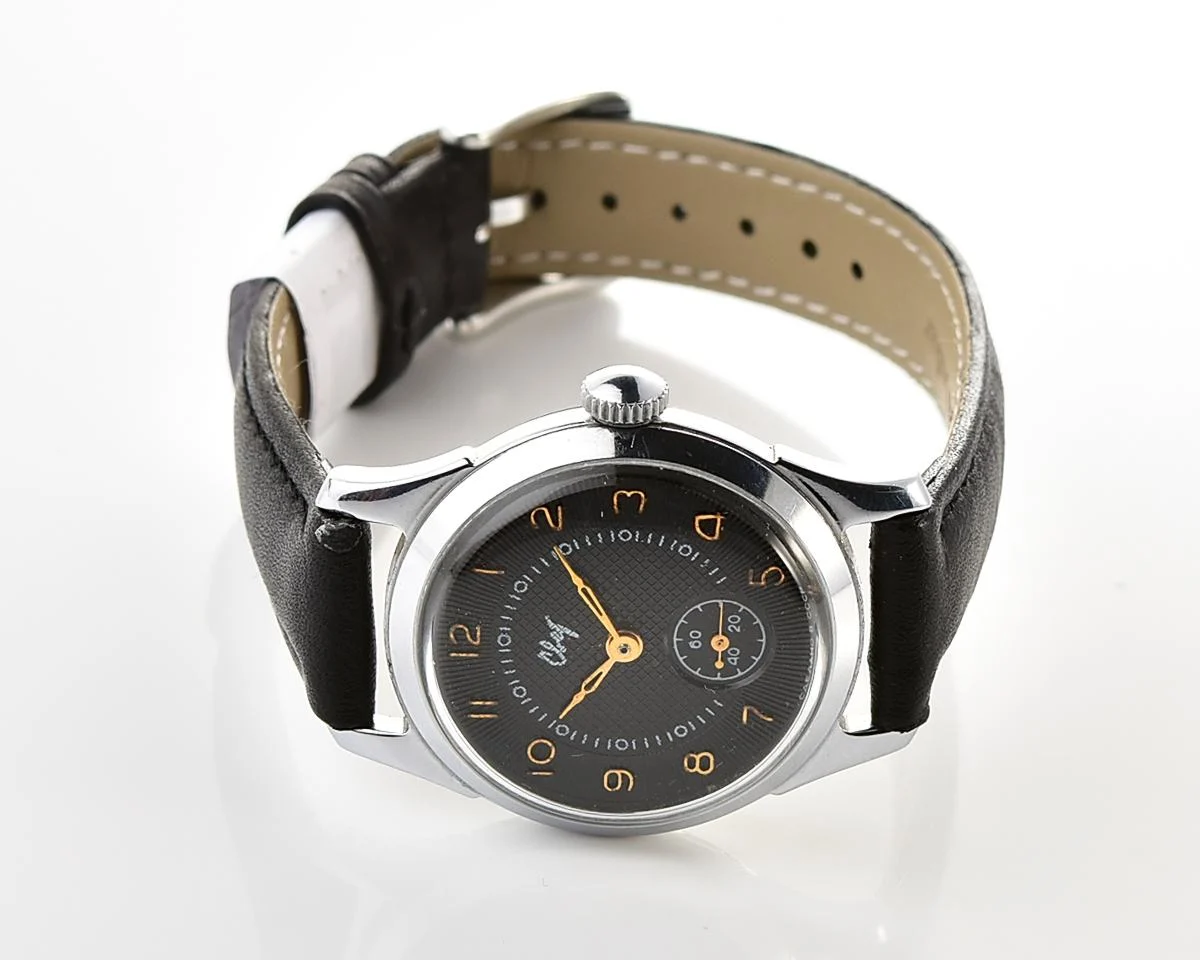 Excellent vintage Soviet Svet "Light" mechanical wristwatch