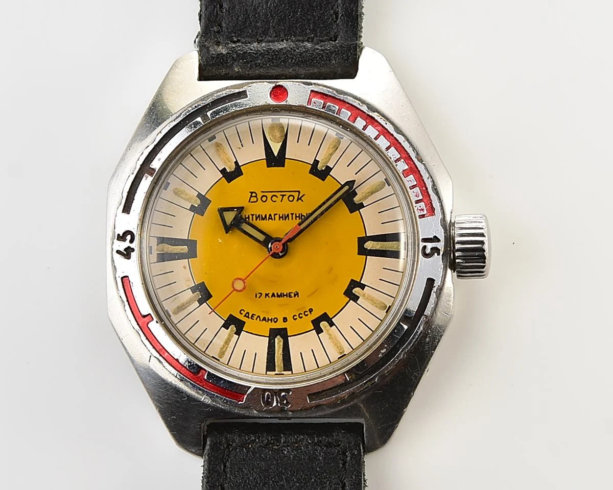 Rare: Soviet Vostok Amphibia mechanical watch with rare dial!