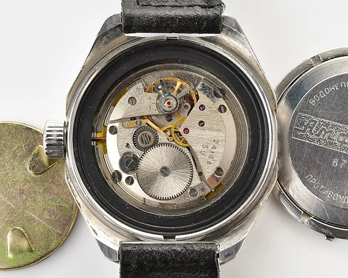 Rare: Soviet Vostok Amphibia mechanical watch with rare dial!