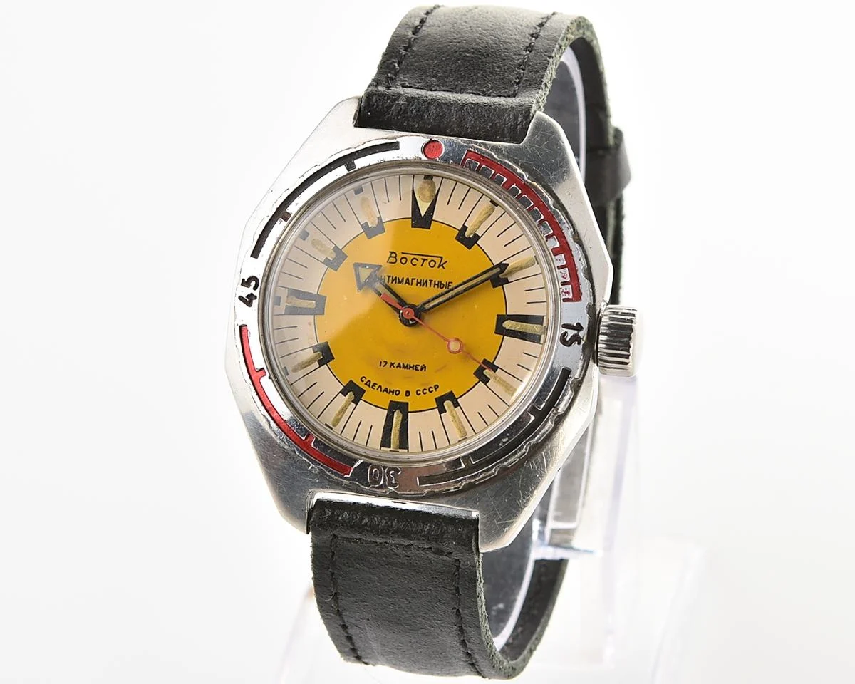 Rare: Soviet Vostok Amphibia mechanical watch with rare dial!