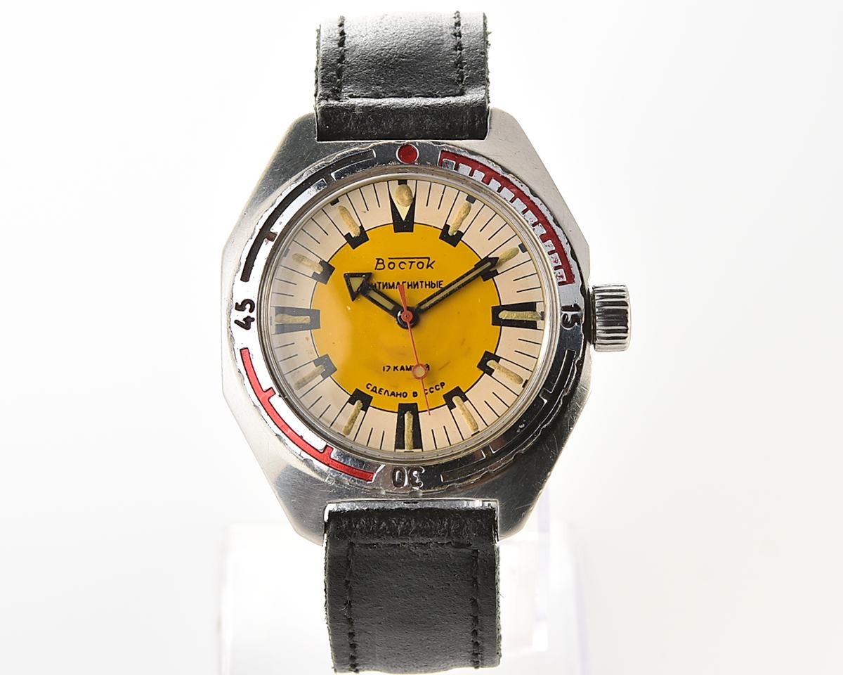 RARE: Soviet Vostok Amphibia mechanical watch with rare dial!