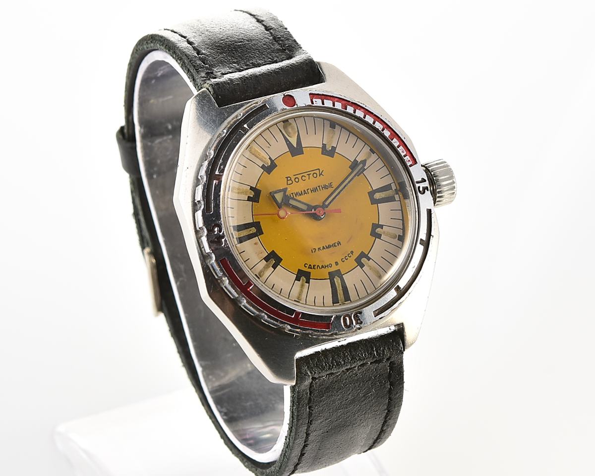 RARE: Soviet Vostok Amphibia mechanical watch with rare dial!