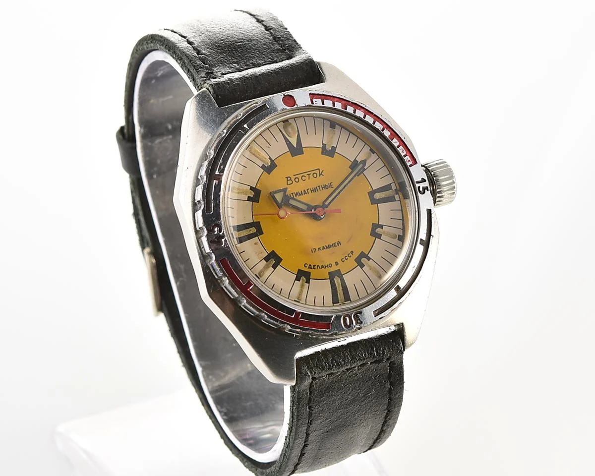 Rare: Soviet Vostok Amphibia mechanical watch with rare dial!