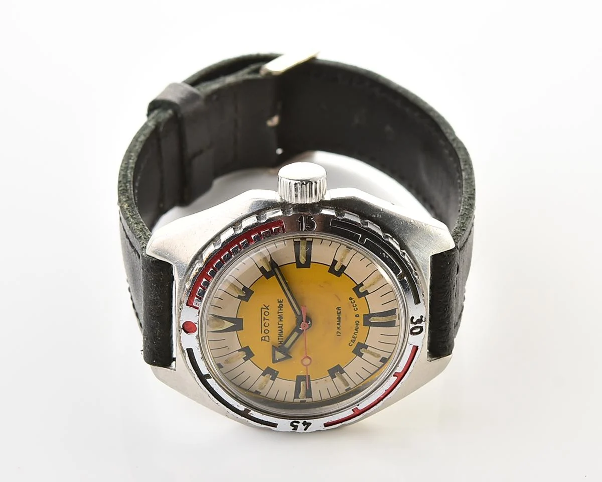 Rare: Soviet Vostok Amphibia mechanical watch with rare dial!